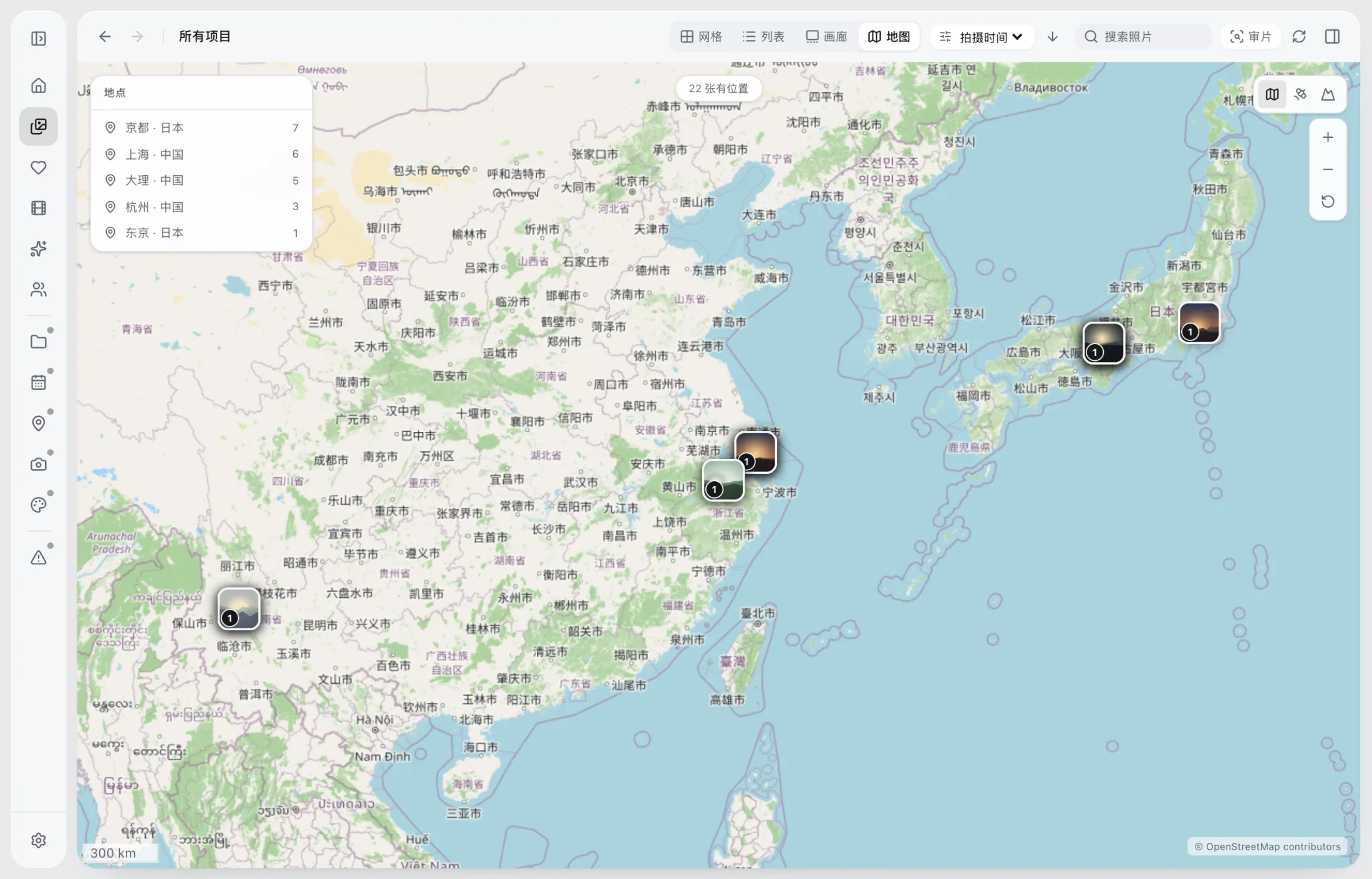 Phoaly map view with place clusters and photo footprints